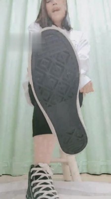 【妮蔻】第一视角-帆布鞋白袜裸足羞辱 bf4641-绳艺资料库