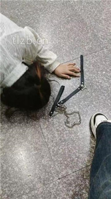 图片[18]-【爱可呀】教室开发素人S-母畜-跪舔多人多双脏鞋-绳艺资料库